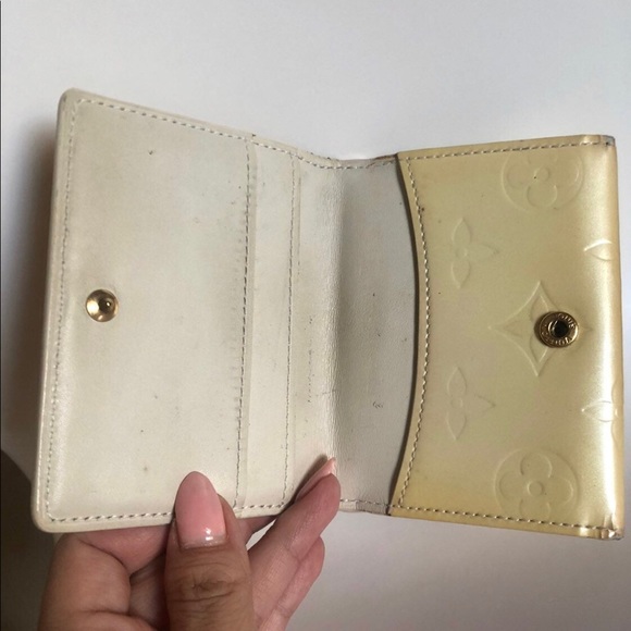 Louis Vuitton Vernis Coin Purse - Picture 6 of 11